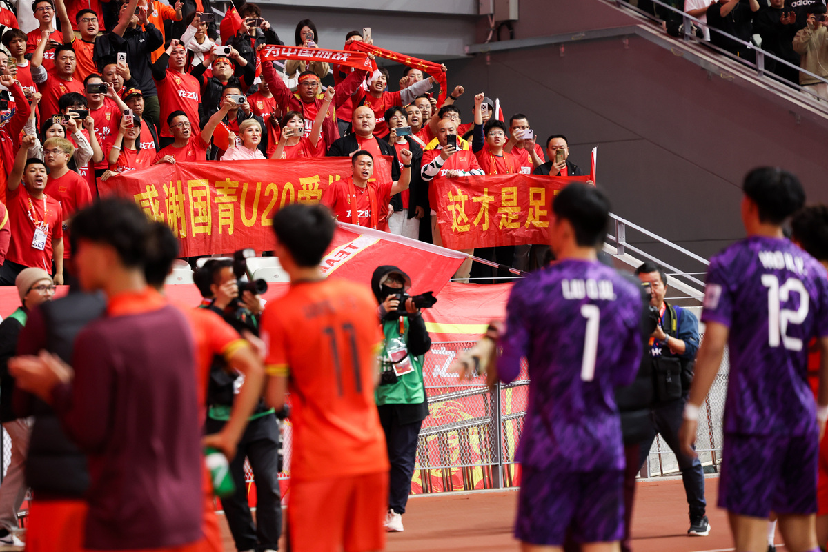 包含国足东亚杯新帅人选浮出水面，球迷建议高洪波助阵，期待重振旗鼓的词条