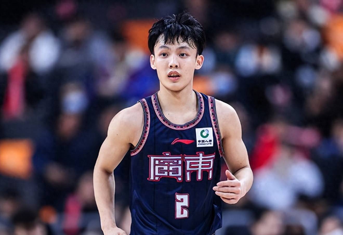 徐杰17分广东逆转青岛王哲林20+10上海胜广州(王哲林17+6 上海34分胜四川2战全胜)