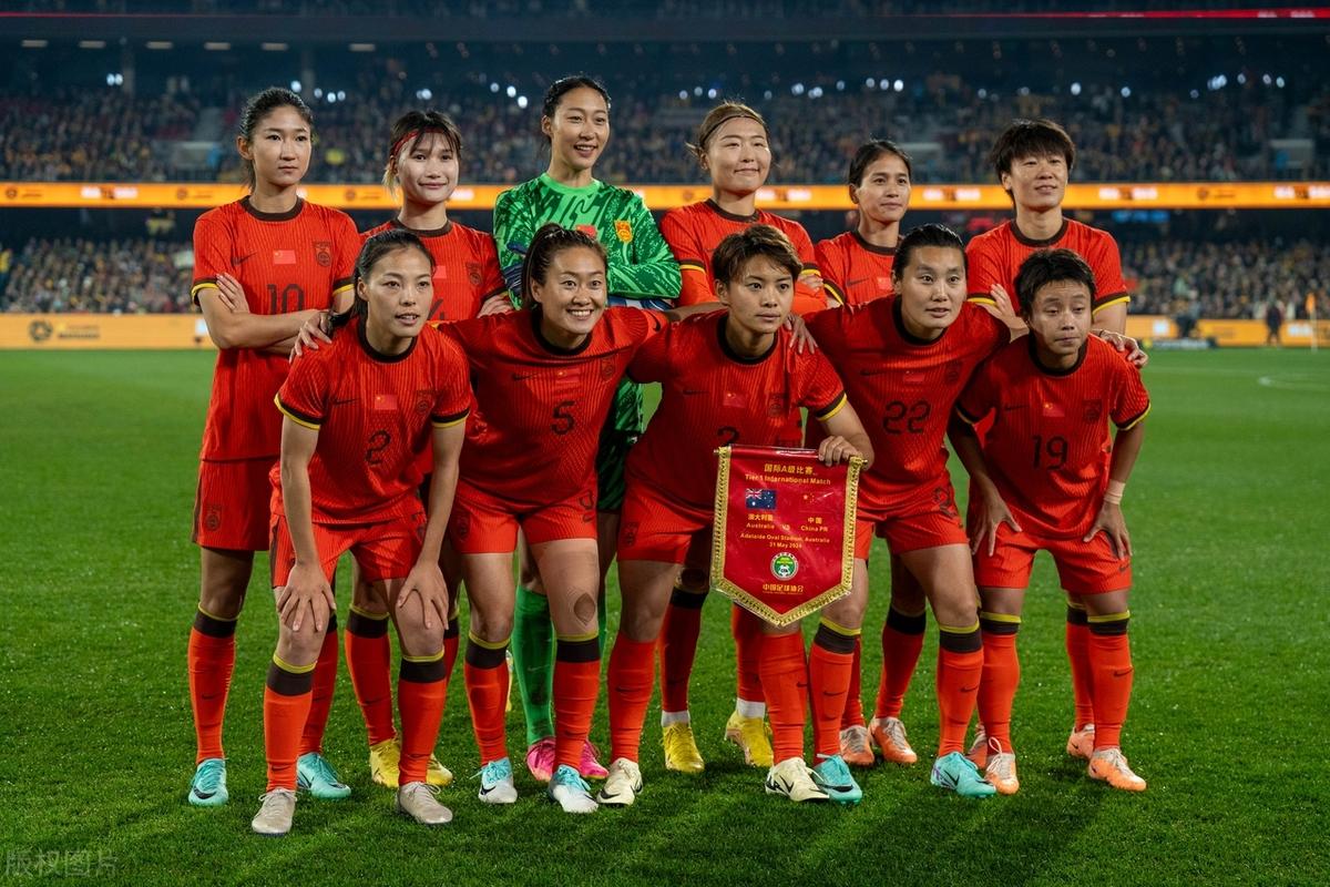 “加油”声响彻电竞世界杯，中国队伍复仇韩国强敌，挺进决赛(ewc电竞世界杯中国参赛队伍)